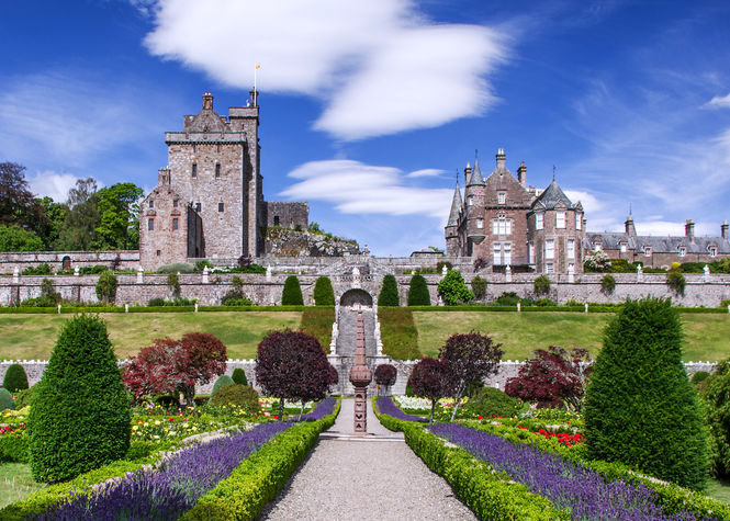 12-1-robert-harrison-drummond-castle-gardens-01.jpg ©Robert Harrison